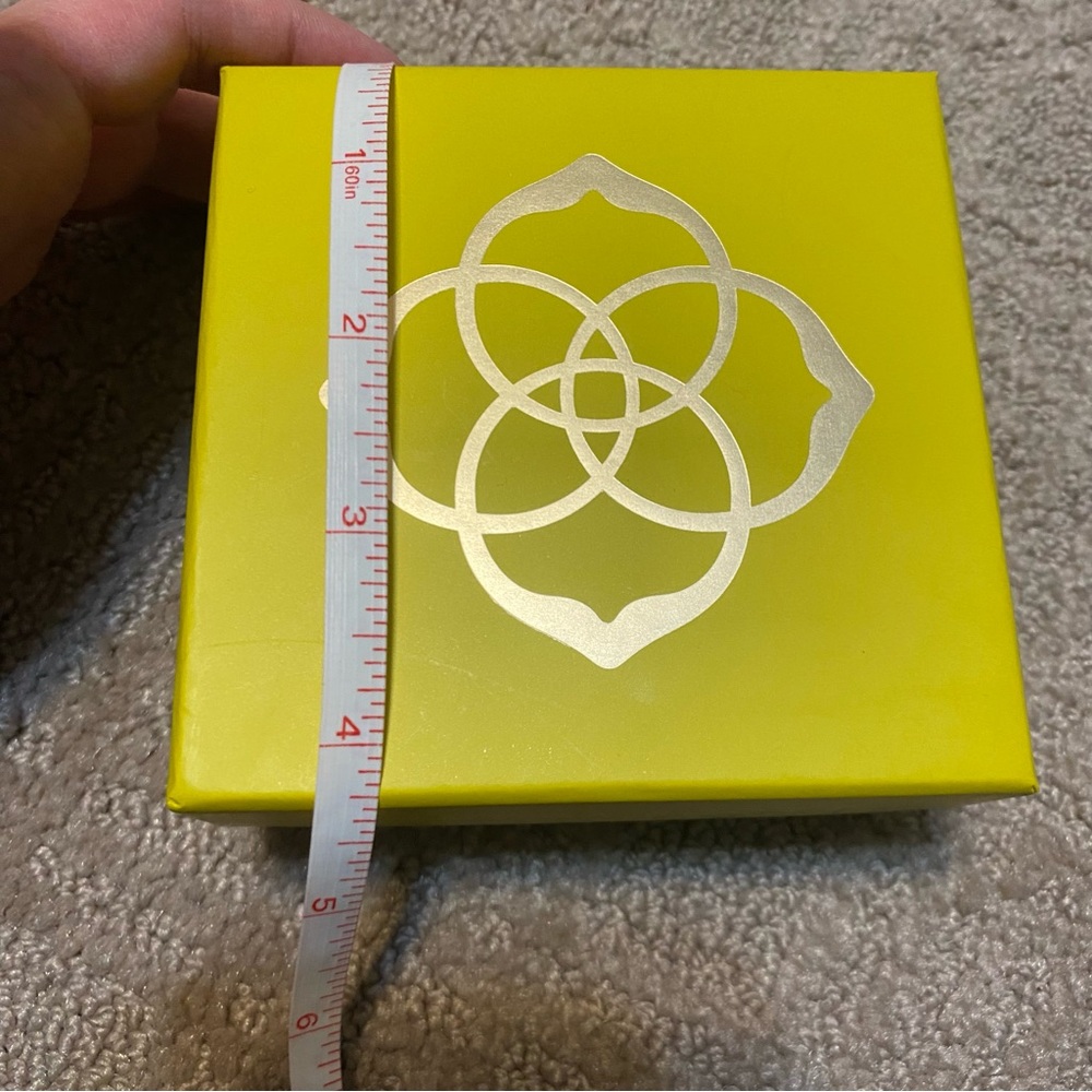 New in Box {Kendra Scott} Boxed Mini Elisa Gold-Tone Pendant Necklace - Picture 9 of 14